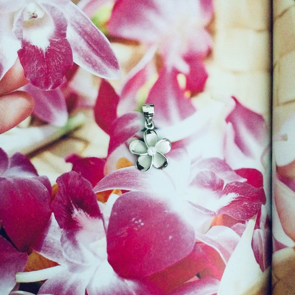 925 Silver Plumeria 
 🌸 Pendant with CZ center.